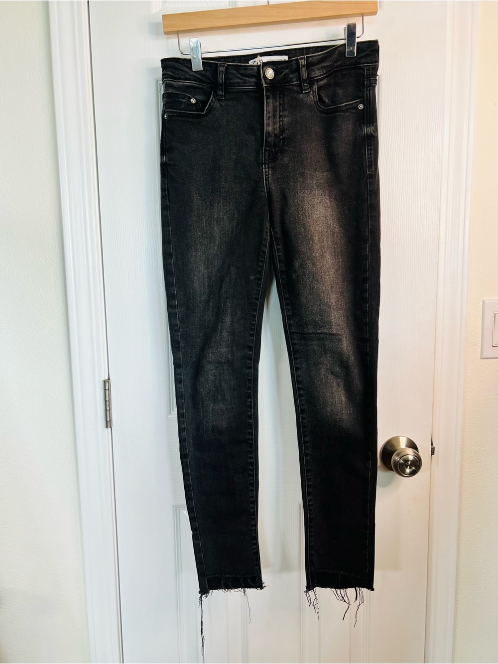Zara Black Skinny High-Rise Jeans with Frayed Hem